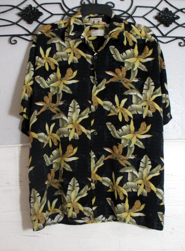 Camisa para hombre Natural Issue seda con botones talla L negra floral Foto 1 de 4