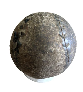 Béisbol de cuero de dos piezas de finales de 1800/principios de 190 con figura ocho costuras 8,5" - Imagen 1 de 9