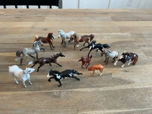 Lotto di 12 mini cavalli vintage Breyer Reeves Stablemates 1999 BELLI SPEDIZIONE GRATUITA - Foto 1 di 19