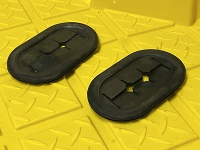 1979-1992 1984  Jaguar XJ6 XJ12 XJS S Front Bumper Fender Impact Grommets Pair - Image 1 of 4