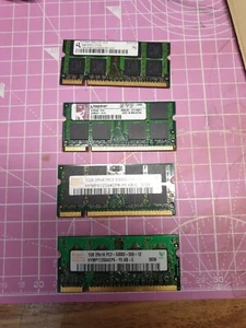 4 x 1 GB DDR2 LAPTOP MEMORY RAM SO-DIMM PC2-5300S Hynix Kingston Infeon - Picture 1 of 6
