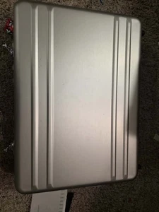 Invicta Eighteen (18) Slot Locking Uhr Silber Aluminium Aktentasche (gebraucht) - Bild 1 von 8