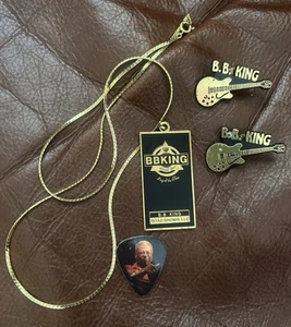 BB King World Tour Metall Halskette gegeben von BB 2011, 2 Kunststoff-Pins & Gitarren-Plektrum - Bild 1 von 4