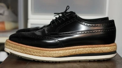 Prada Hombres Plataforma Brogue EE. UU. 12 UK 11 Cuero Negro Punta de Ala Alpargata Medallón Foto 1 de 4
