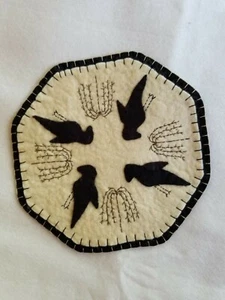 ***PATTERN ONLY ***Primitive Candle Mat - Woolfelt Crow 11" - Picture 1 of 2