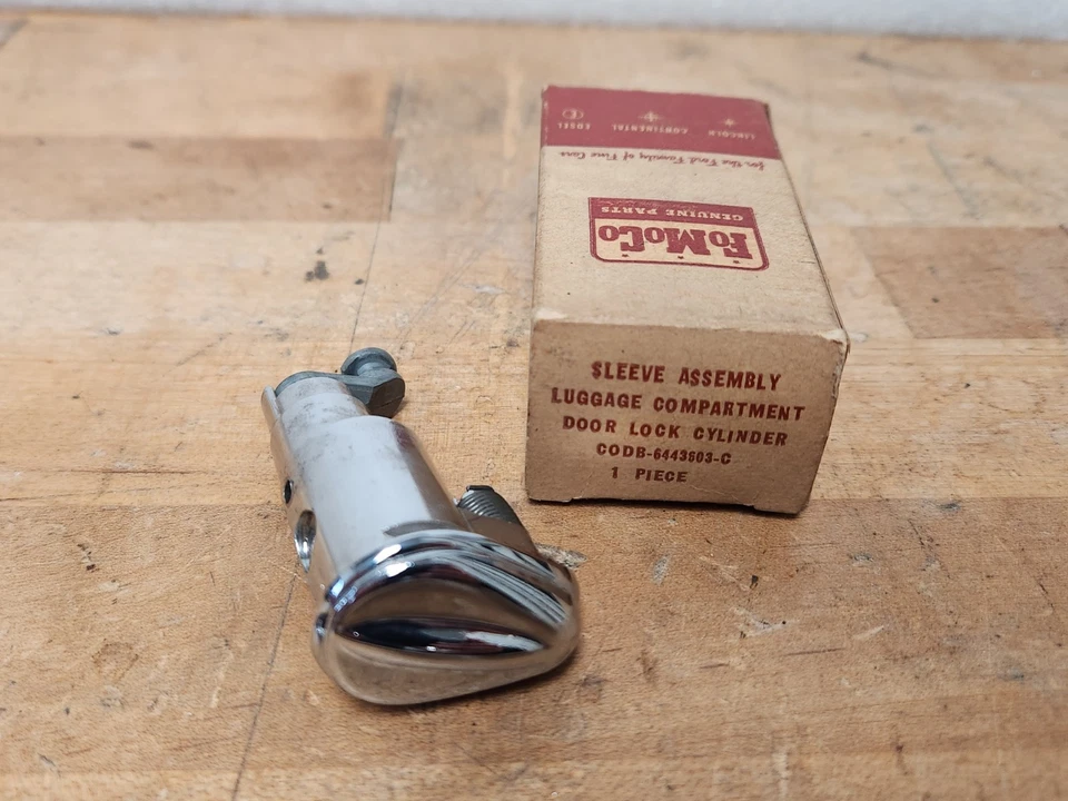 Nuevo de Lote Original 1960 1961 Ford Falcon Trunk Lock Cyl Carcasa con Cubierta C0DB-64443603-C NUEVO Foto 1 de 4
