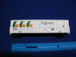 HO Scale Lifelike Lignum Thrall Door Car - Freight Train - Picture 1 of 4
