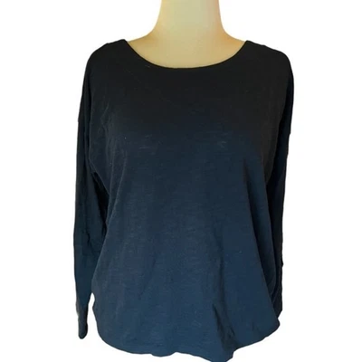 Lilla P Black Yoke Front Hi-Low Tee in Loose Knit Slub - Large Foto 1 de 4