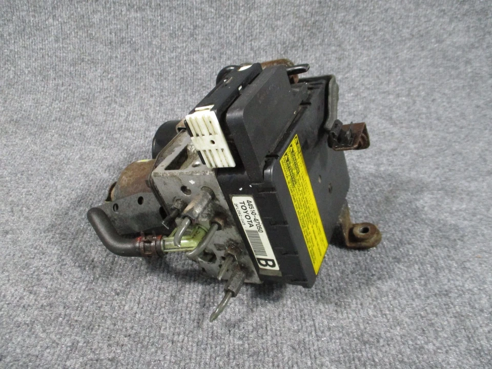 Conjunto de módulo de bomba de freno antibloqueo ABS Toyota Prius 2004-2009 44510-47050 OEM Foto 1 de 4