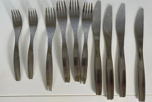 GOURMET SETTING  NON-STOP  FLATWARE 11 PIECES 2 Salad 1 Dinner Forks 4 Knives - Picture 1 of 8