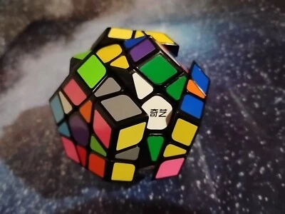 12 Sided QiYi Megaminx Speed Cube Twist 3D Puzzle Brain Teaser Rubix Style - Image 1 of 4