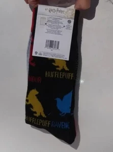 Harry Potter Wizarding World Crew Socks Hogwarts Hufflepuff Fits Sizes 6-12 - Picture 1 of 3