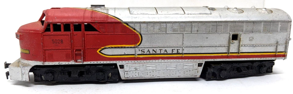 AHM TEMPO HO: c-liner SANTA FE #5028, RED, For REPAIR! Vintage - Image 1 of 4