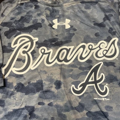 NWT UNDER ARMOUR ATLANTA BRAVES Loose Heat Gear Mens Shirt Size M retail $45 - Image 1 of 4