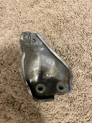 Soporte superior alternador Nissan Altima 2007-2009 2,5 L 4 cilindros Foto 1 de 3