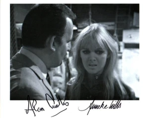 Doctor Who Autograph: ANNEKE WILLS & ALAN CURTIS (The War Machines) Signed Photo - Picture 1 of 1