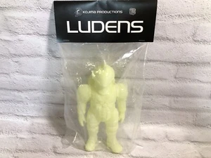 Vinyle souple Ludens Glow in the dark version hauteur 25 cm Kojima Productions - Photo 1/8