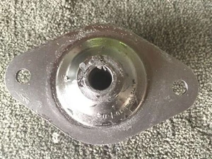 Rolls Royce Silver Shadow Wraith differential track arm mount UR13780 new - Picture 1 of 3