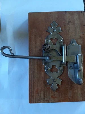 ancien loquet targette  / serrure ancienne/ verrou de porte fer forge  - Photo 1/4
