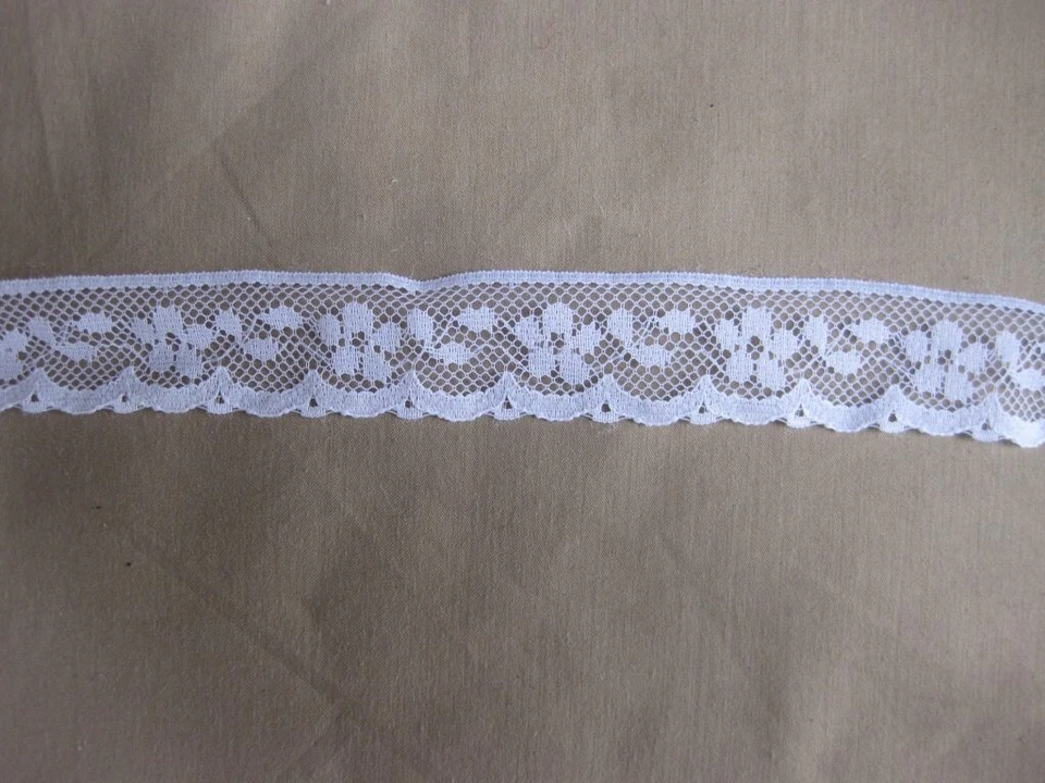 0946) Metri 1 di Passamaneria in pizzo bianco alta cm 2 - Immagine 1 di 1