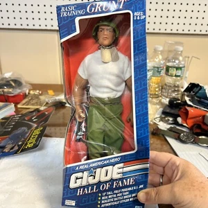 1992 G.I. Joe Basic Training Grunt 12" Actionfigur Hall of Fame VERSIEGELT IN BOX - Bild 1 von 6