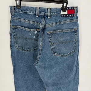Pantalones de mezclilla Tommy Hilfiger para hombre 34x34 calce clásico desgastado logotipo de bandera - Imagen 1 de 7
