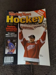 1998-1999 The Sporting News NHL Hockey Steve Yzerman Detroit Red Wings mit CUP  - Bild 1 von 2