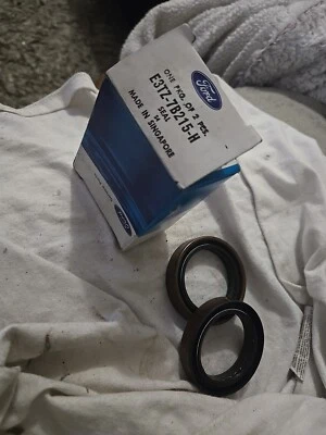 NOS 1983- 1991 FORD F150 F250 F350 TRANSFER CASE INPUT SHAFT SEALS Truck E3tz Oe - Image 1 of 4