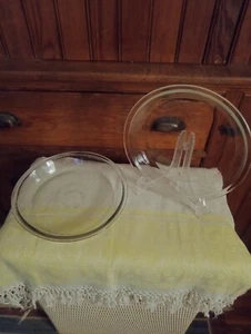 Vtg (2) Flat Edge Clear Glass Pie Plates 1 Pyrex 1 Unbranded 9inch USA~ - Picture 1 of 4