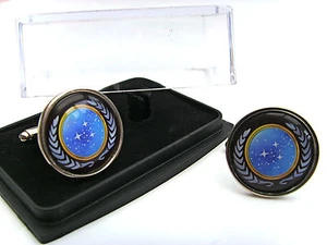 STAR TREK STERNENFLOTTE VEREINIGTE FÖDERATION OF PLANETS ABZEICHEN HERREN MANSCHETTENKNÖPFE GESCHENK - Bild 1 von 1