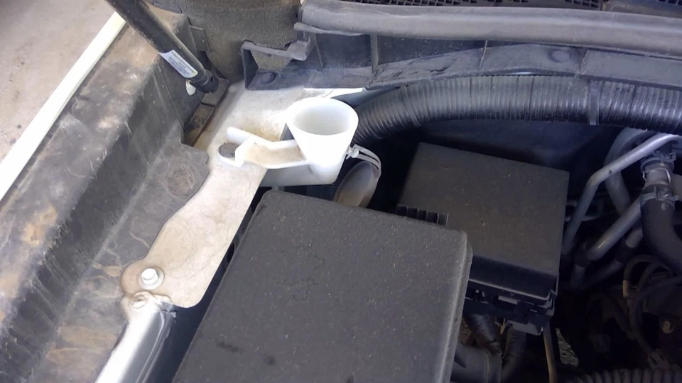 Wash Reservoir Fits 14-23 INFINITI QX80 5116355 - Image 1 of 1