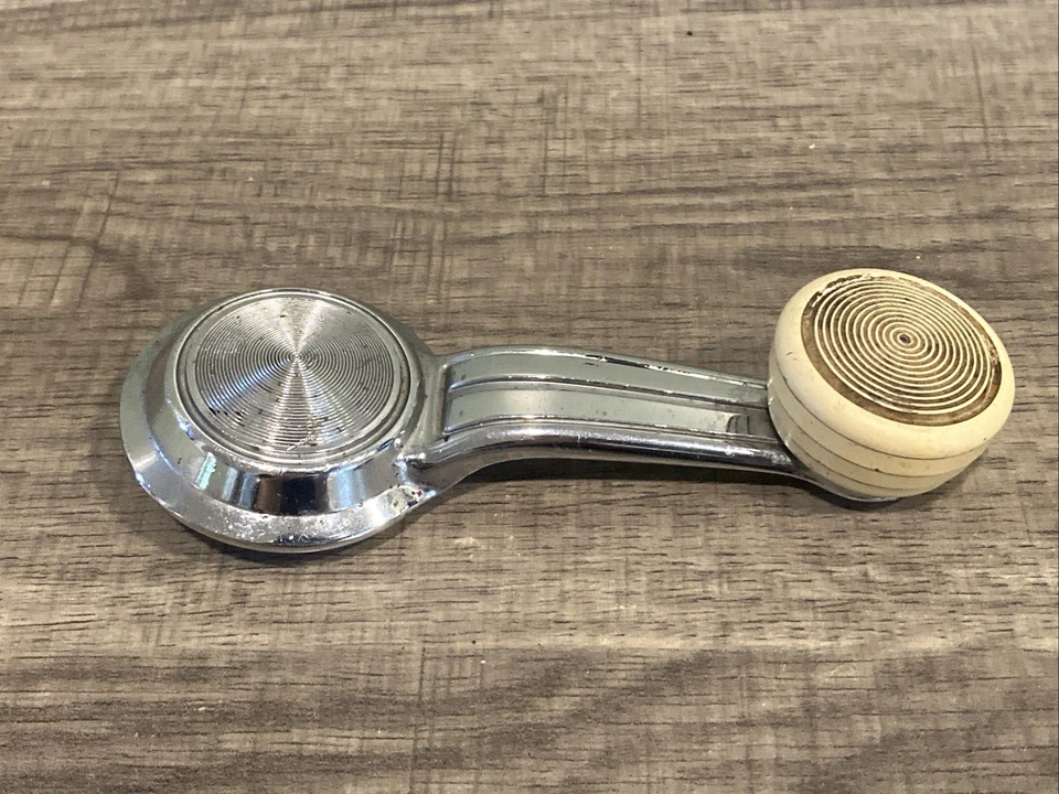 Оригинальная винтажная рукоятка окна GM Chevy 1967-1972 годов выпуска 715291 - Изображение 1 из 4