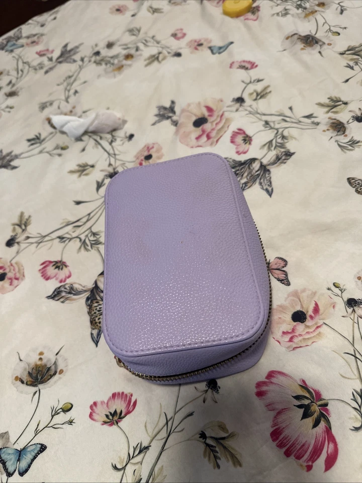 Trish McEvoy | Bolso limitado de cosméticos planificador de maquillaje de cuero vegano púrpura Foto 1 de 4