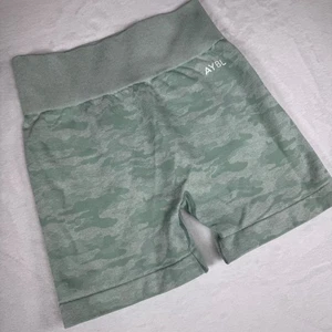 Pantalones Cortos de Entrenamiento AYBL Camuflados Sin Costuras Cintura Alta Acanalados Culo Leggings - Imagen 1 de 6
