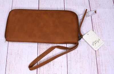 Cartera de cuero marrón vegana envejecida Free People con cremallera alrededor de la muñeca NUEVA NUEVA CON ETIQUETAS Foto 1 de 4