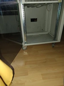 netzwerkschrank 19 zoll 12he - Bild 1 von 7