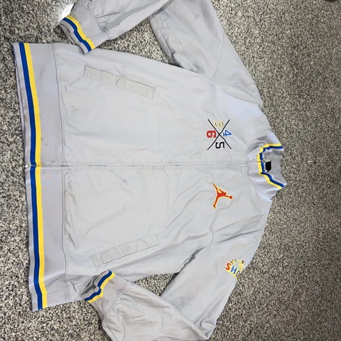 Jordan Spike Lee “ Its Gotta be the Shoes” Mens Wind Breaker XL Cover