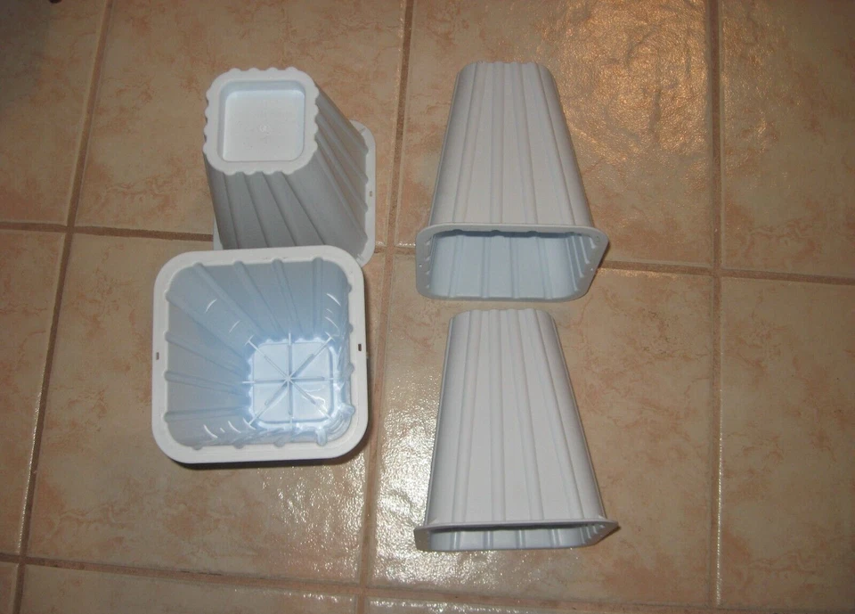 4 PIECES Honey-Can-Do STO-01006 Stackable Bed Risers, 4-Pack, White 300 lbs - Imagem 1 de 1