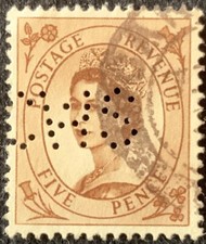 GB 1952 - QEII FIVE PENCE STAMP WITH ‘C W S’ PERFIN (CO-OP WHOLESALE SOCIETY)