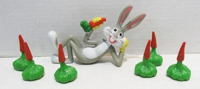 JUEGO DE ADORNO DE PASTEL FIGURATIVO BUGS BUNNY & 6 ZANAHORIAS por WILTON 1978 PLÁSTICO VINTAGE WB Foto 1 de 2