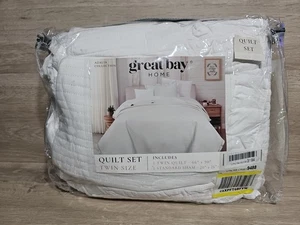 Juego de Edredón Colección Great Bay Home Azalia con Sham TWIN Blanco - Imagen 1 de 3