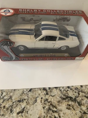 1965/1966 福特野马谢尔比 GT 350 眼镜蛇谢尔比收藏品 1: 18 — 第 1/4 张图片