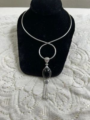 BRIGHTON 复古 16 英寸项圈项链带黑色凸圆形宝石和流苏 — 第 1/4 张图片