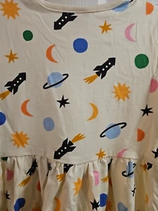 NWOT Hanna Andersson MULTI UNIVERSE SPACE S/S PLAY DRESS WITH POCKETS 130 8 - Picture 1 of 6