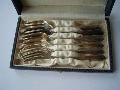 6 schöne alte Kuchengabeln in Box aus Hinterlassenschaft - Bild 1 von 4