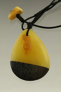 Colgante de madera hecho a mano de roble negro y ámbar báltico pieza de mar 12,9 g p170821-3 - Imagen 1 de 5