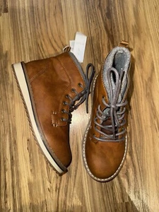 Old Navy NEW Little Boys Sz 1Y 1 Youth PU Hiking Boots Tan Gray Laces - Picture 1 of 8