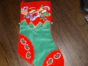 Medias navideñas vintage bordadas de terciopelo rojo decoración navideña retro nostálgica - Imagen 1 de 4