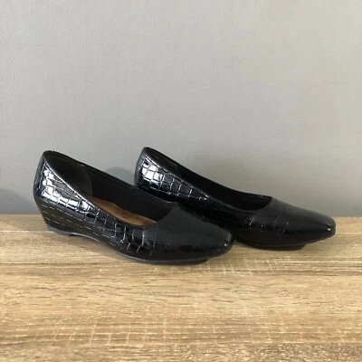 Zapatos de tacón bajo con patrón de cocodrilo negro de 8,5 m Hush Puppies de estilo suave para mujer Foto 1 de 4