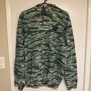 Undefeated Camouflage Skate Street Hoodie Size Medium - Picture 1 of 4